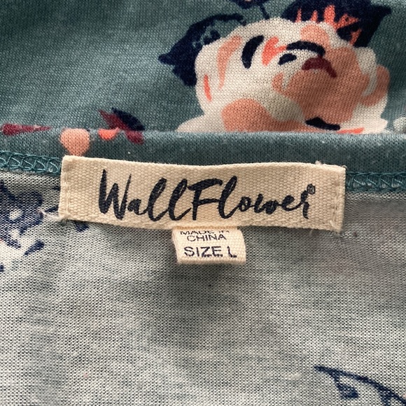Kids Size large top from wall flower - Picture 2 of 2